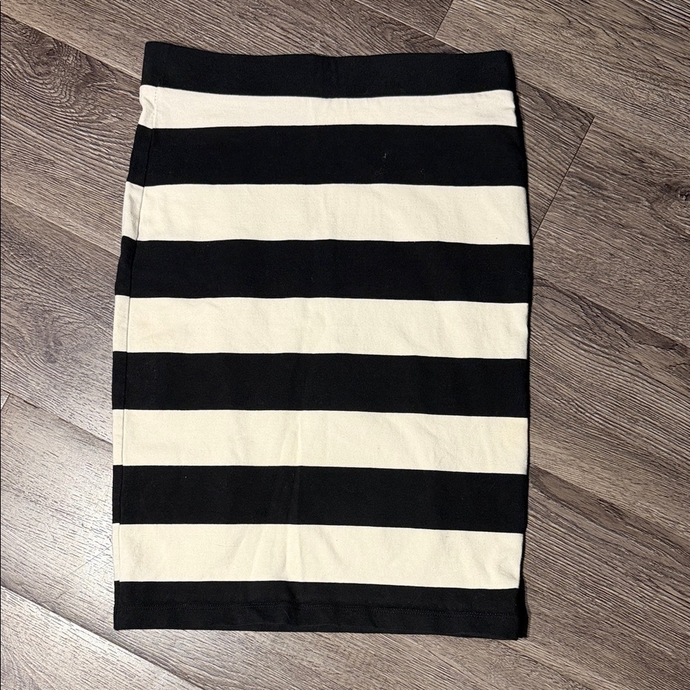 Forever 21 Black and Cream Striped Pencil Skirt